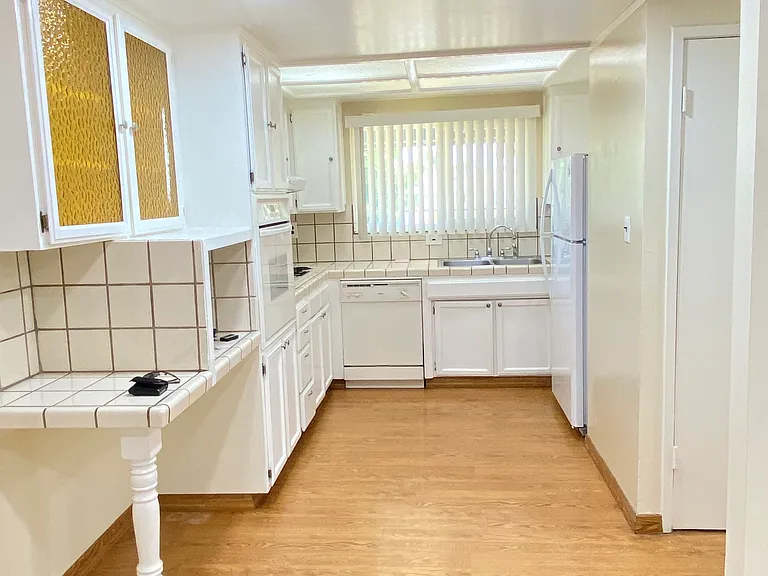 662 Catalina Dr — Photo 31