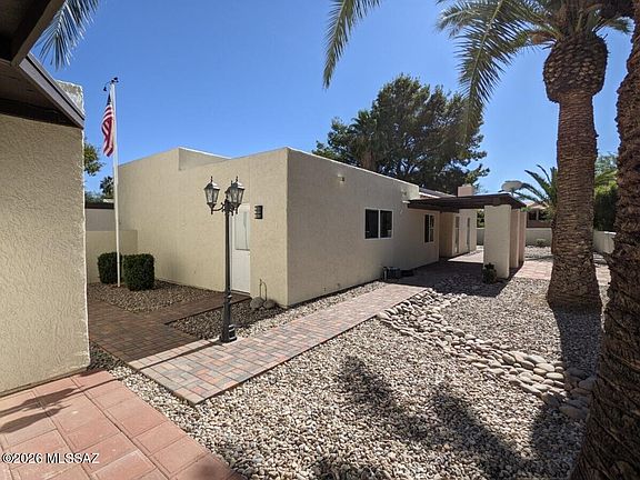 3rd image of 2909 N Cascada Cir