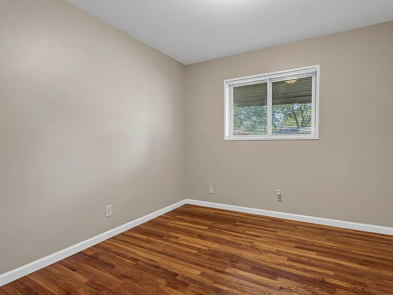 1016 Forestwood Dr — Photo 7