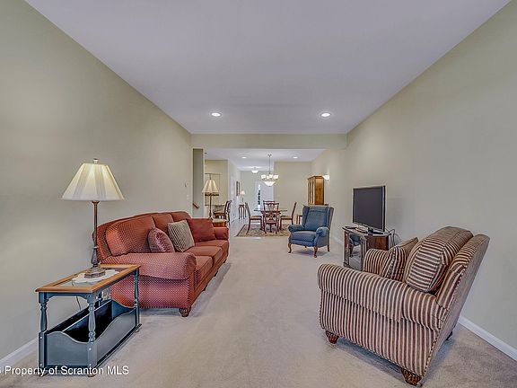 5th image of 42 Wyndham Rd