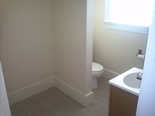 4th image of 512 Wallace Ave #500/06