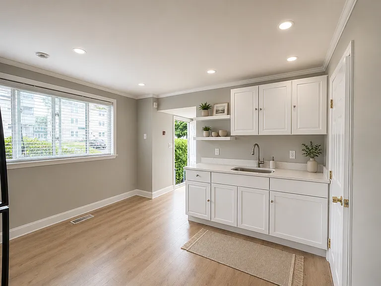 248 W Elm St #1 — Photo 1