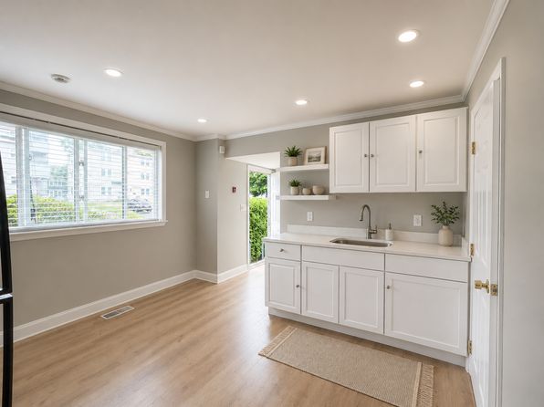 248 W Elm St #1, Brockton, MA