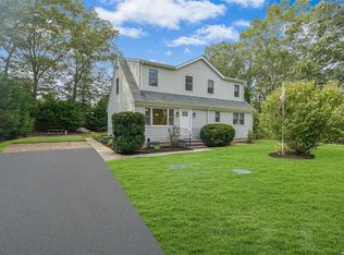 135 Oak Ave, Flanders, NY 11901