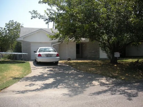 1224 N Highland St, Ada, OK 74820