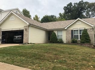 1128 Oak Hollow Dr, Imperial, MO 63052