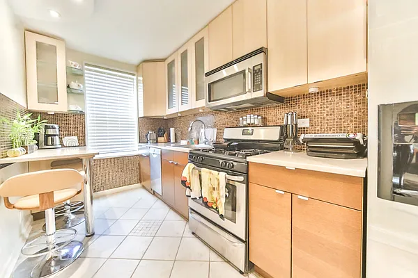 Sold by Remax Edge | media 4