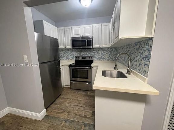 5th image of 53 NE 49th St APT 1