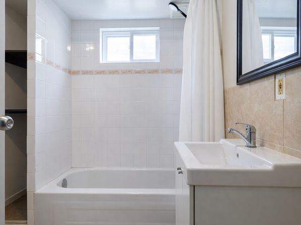 2 bedroom rental in Surrey — photo 12