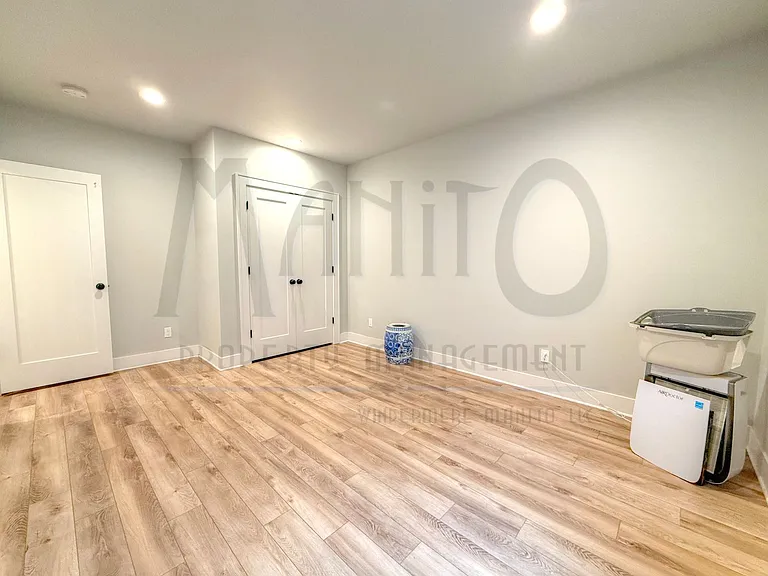 947 E 32nd Ave — Photo 22