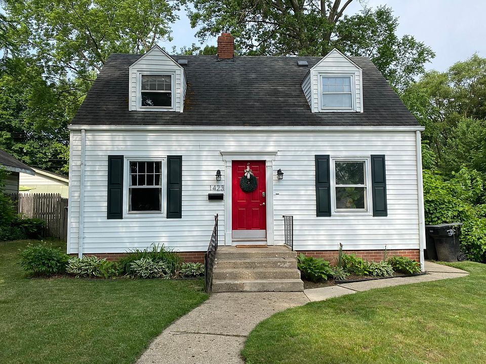 1st image of 1423 College St