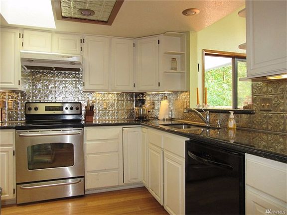 5th image of 3319 Beemer Ct NE