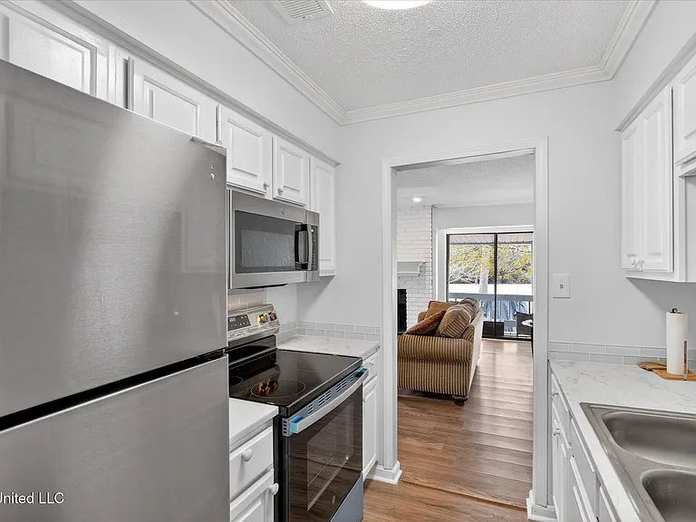 223 Highpoint Dr — Photo 7