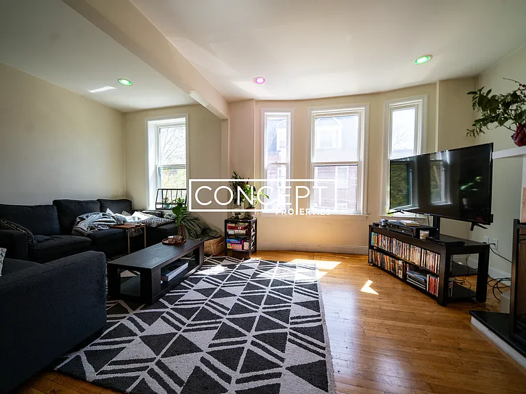79 Highland St — Photo 3