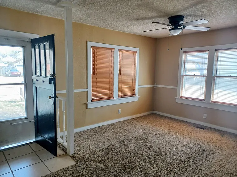 843 S Holyoke St — Photo 4