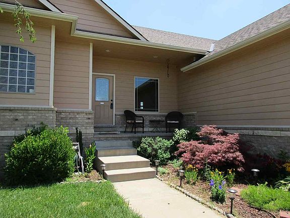 3rd image of 2050 N Prairie View Ct