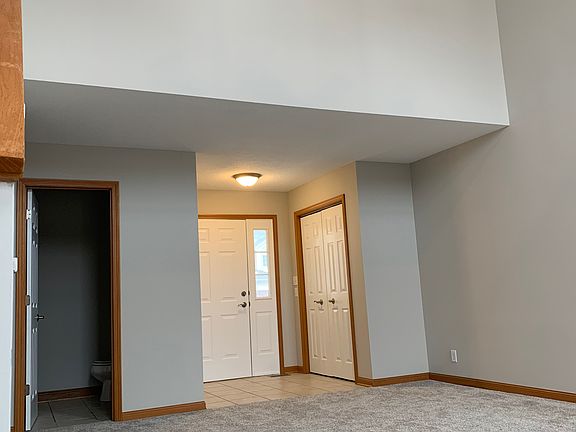 3rd image of 202 Terrace Ct