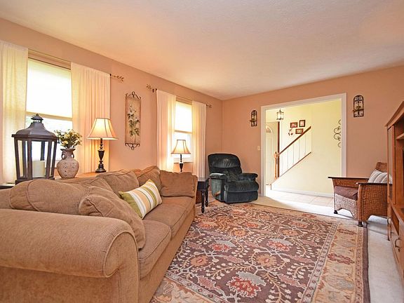 3rd image of 12091 Freestone Ct