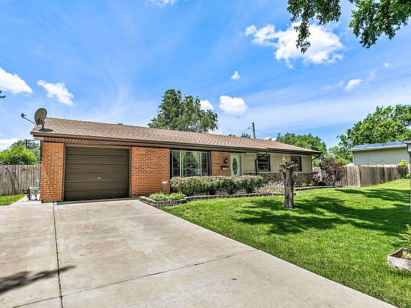 3rd image of 7798 Kingsbury Dr