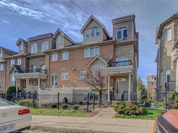 32 Bruce St, Cambridge, ON N1R 8M8