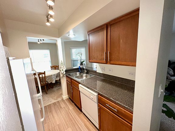 4th image of 4102 Chesapeake Dr #C2b