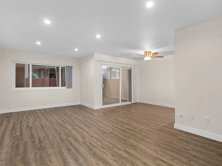 Lombardi Apartments — Photo 91