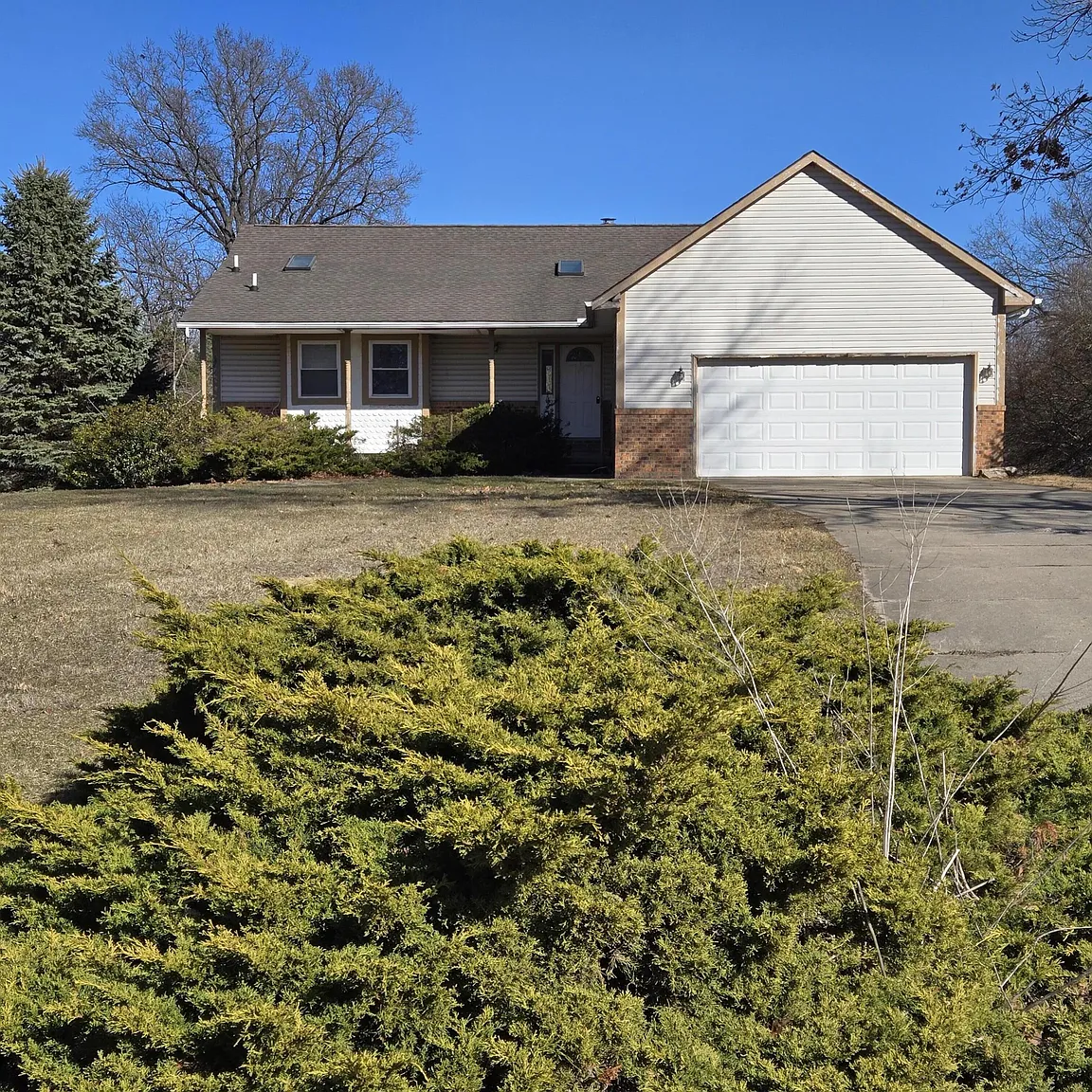 9027 Clover Dr photo 1