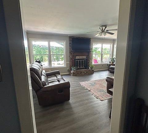 4th image of 3916 Riviera Drive