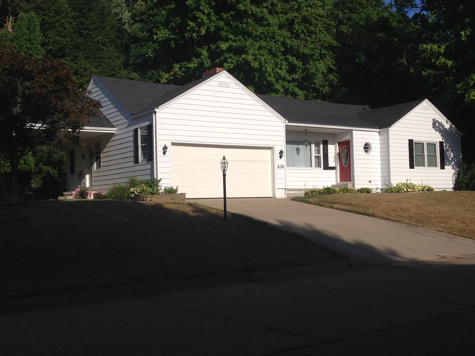 620 Highland Blvd photo 1