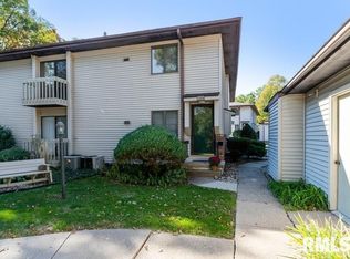 5908 36th Avenue Ct, Moline, IL 61265