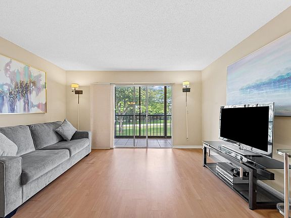 3rd image of 7267 Huntington Lane #306