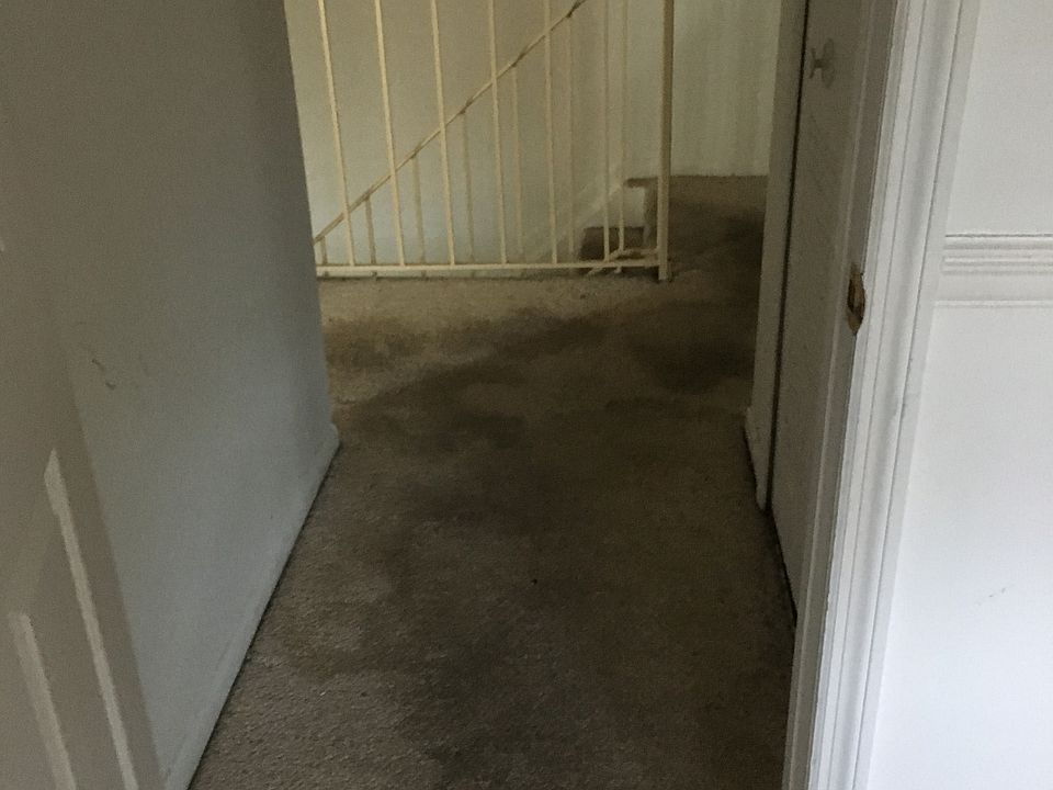 hall to 2nd bedroom