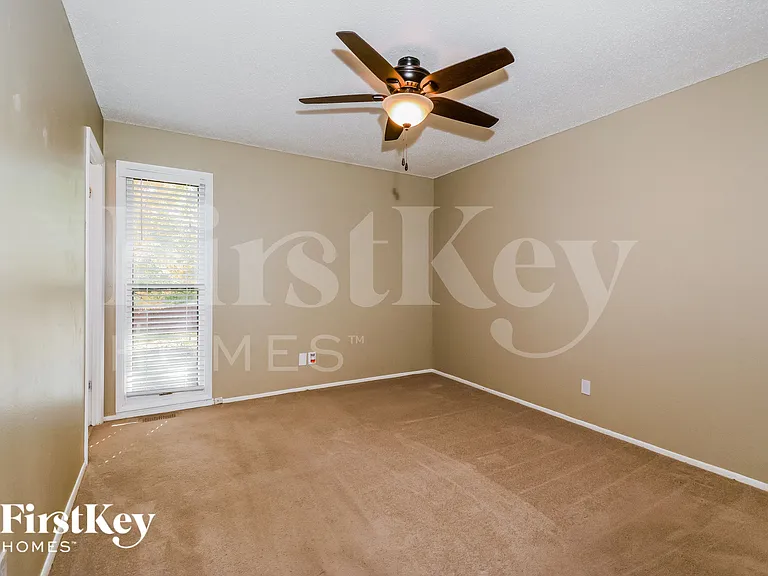 12082 Foxpoint Dr — Photo 8