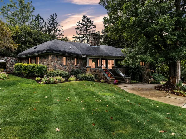 10320 Harpers Ferry Ct, Whitmore Lake, MI 48189