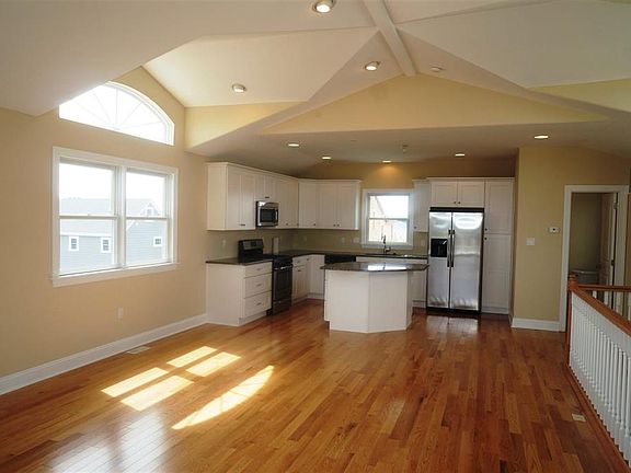 5th image of 138 39th Street
