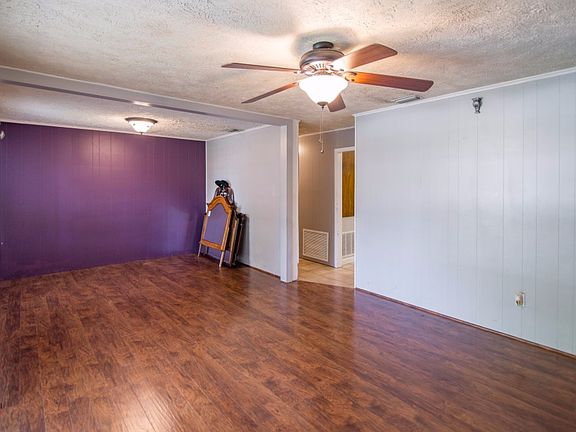 2nd image of 3025 Valley View Dr
