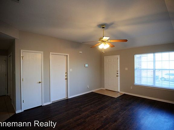 4th image of 4103 Primrose Dr Unit A