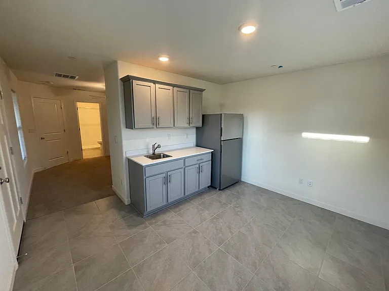 733 Jessie Dr — Photo 4