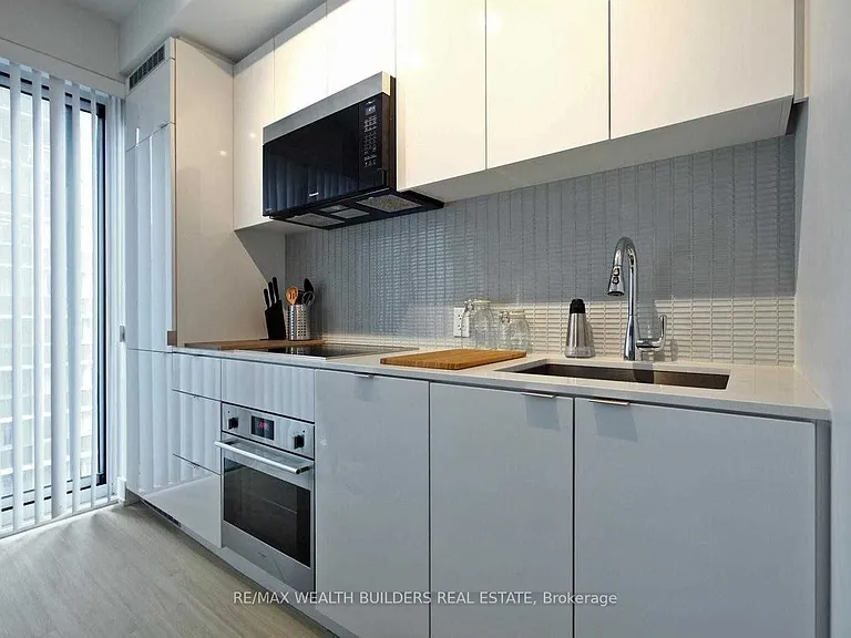 7 Grenville St #1108 — Photo 11