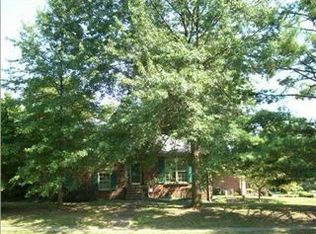 10604 Linn Station Rd, Louisville, KY 40223