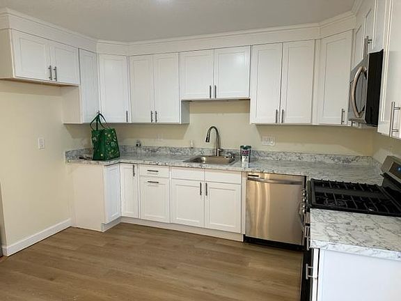 2nd image of 220 Stonefield Dr #85