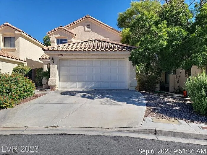 3 bed, 2.5 bath, 1470 sqft, $2,037 — Photo 2