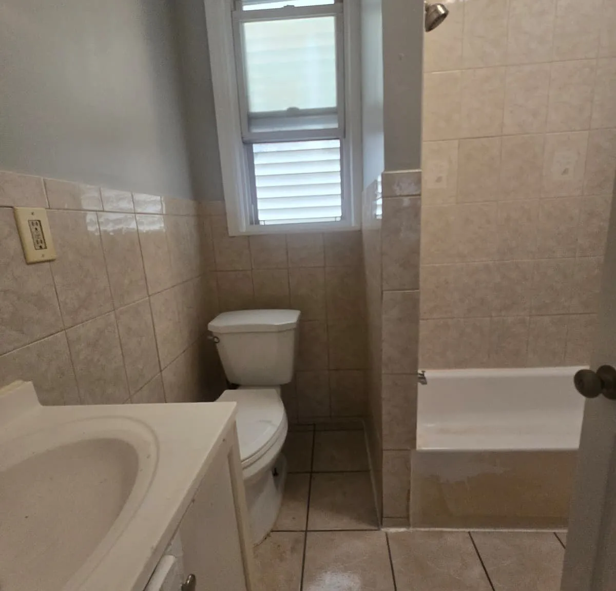 3 bed, 1000 sqft, $2,600 — Photo 2