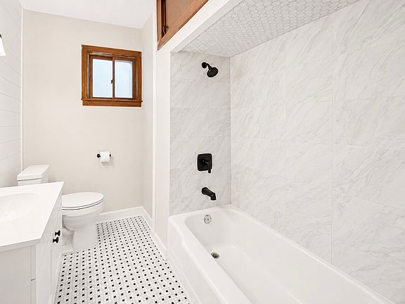 4th image of 42 Peoria Ave #1