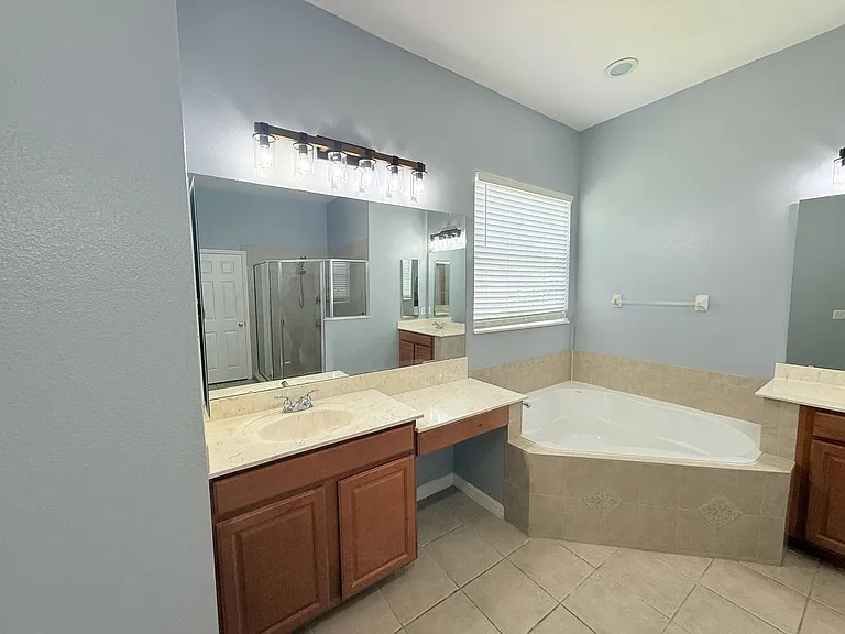 814 Kazaros Cir — Photo 16