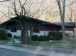 90 Mill St, Elsah, IL 62028