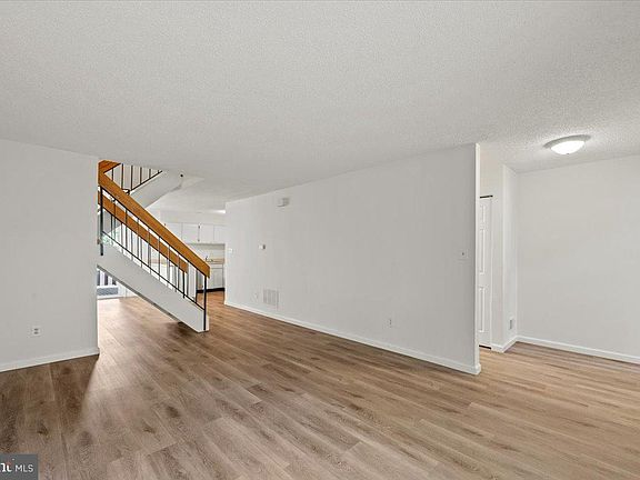 3rd image of 2130 Cartwright Pl