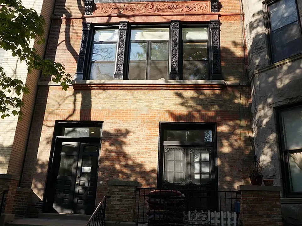 2719 N Pine Grove Ave #102