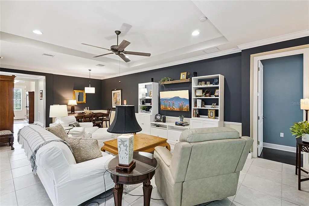 3 bed, 3.0 bath, 2185 sqft, $2,500 — Photo 2