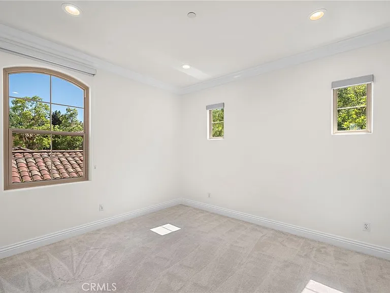 61 Shade Tree — Photo 16